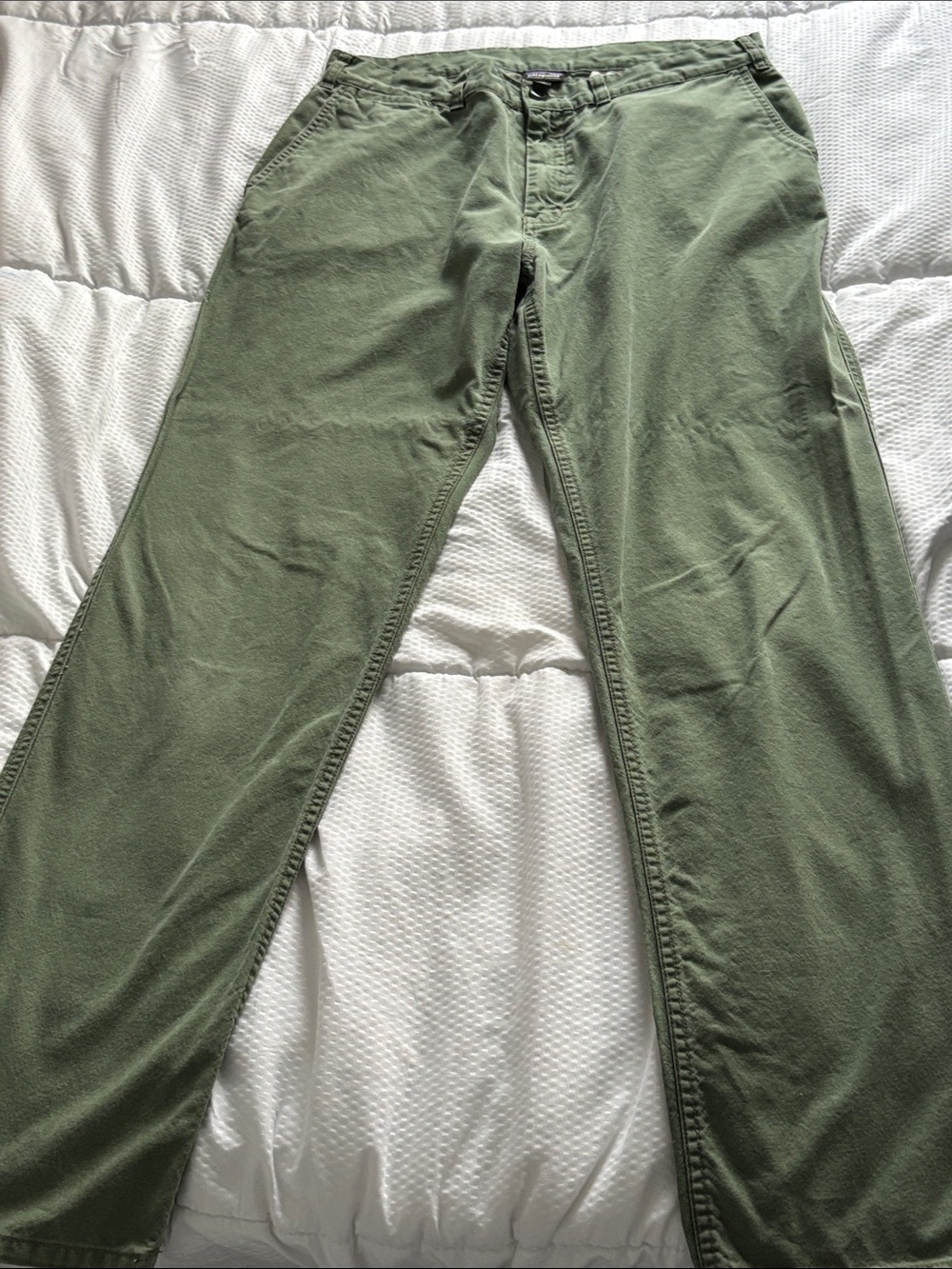 Patagonia - used mens organic cotton in army green